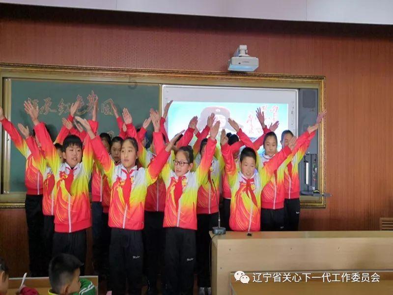 高校推出龙年年货大大大礼包，网友：“羡慕的泪水从嘴里流了出来……”